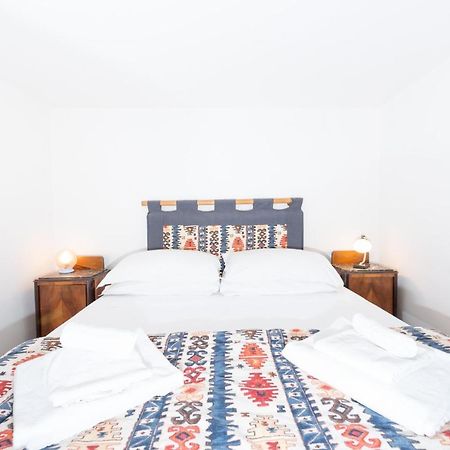 Stunning Campo De Fiori Apartment With Terrace Roma Dış mekan fotoğraf